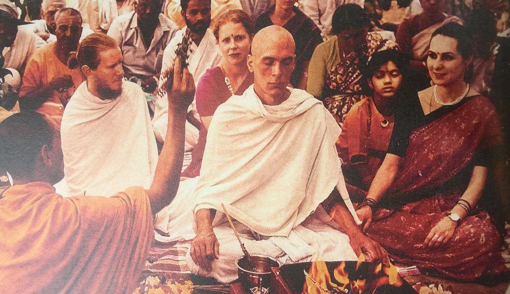 David Life becomes a a sannyas (renunciate) initiated by Swami Nirmalananda